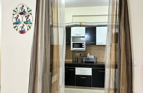 Gomti Nagar Apartment | Easytrip- Swimming poolside living