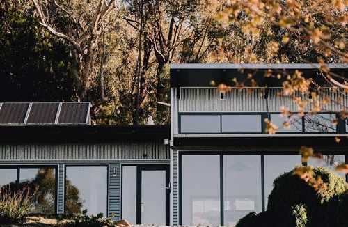 Buffalo River House | 'ECHO' - 3 Bedroom - Lifestyle Retreat in Myrtleford