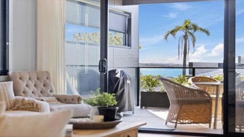 Woolgoolga House | Echoes - Luxury Home Beach Views Walk to Cafes