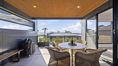 Woolgoolga House | Echoes - Luxury Home Beach Views Walk to Cafes