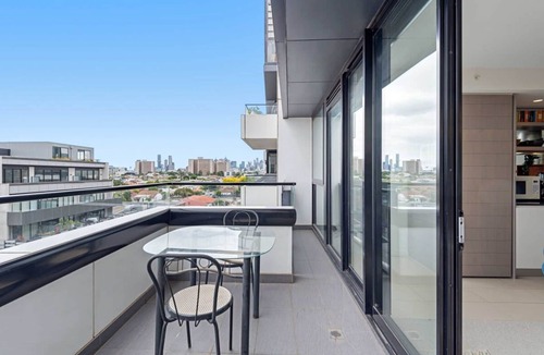 Abbotsford Apartment | Eclectic 1-Bed Apartment with Pool and Gym