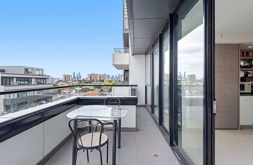 Abbotsford Apartment | Eclectic 1-Bed Apartment with Pool and Gym