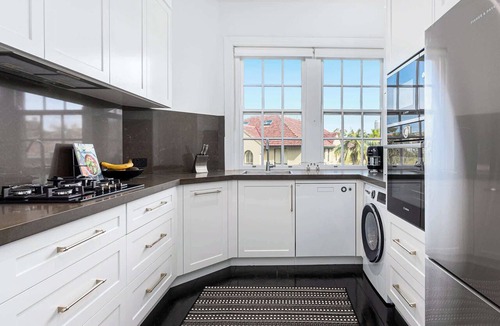 Double Bay Apartment | Eclectic Art Deco Retreat in Harbour side Enclave