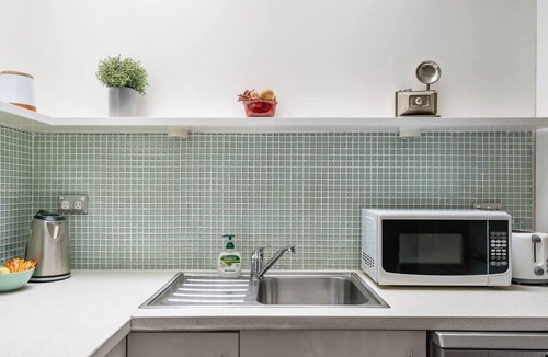 Edgecliff Apartment | Eclectic Rushcutters Gem Foosteps to the Harbour