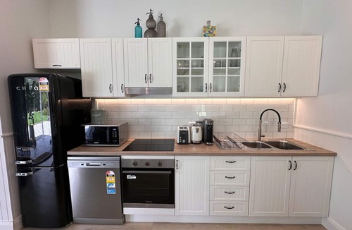 Bellingen House | EcoShed - Private Riverfront Getaway. Eco-friendly, pet friendly, close to town
