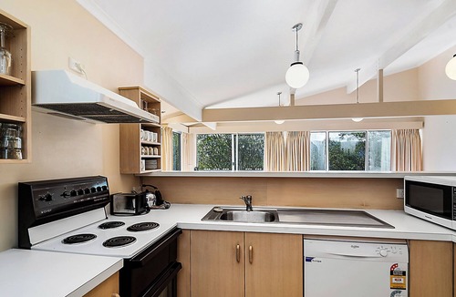 Falls Creek Apartment | Edelweiss Flat 2 Ski in Ski out Mountain Charm