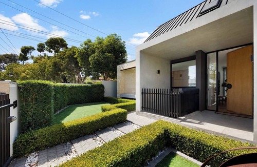 Fullarton House | Eden Haus Poolside Serenity near CBD and Bushland
