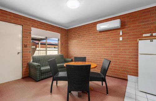 Melville Hotel | Edithburgh Seaside Motel