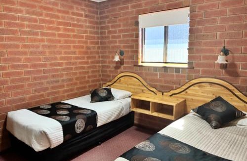 Melville Hotel | Edithburgh Seaside Motel