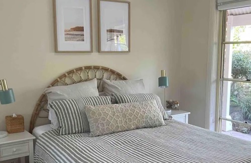 St. Georges Basin House | Effortlessly Combines Modern Charm With Homey Comfort