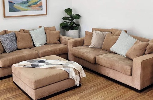 St. Georges Basin House | Effortlessly Combines Modern Charm With Homey Comfort