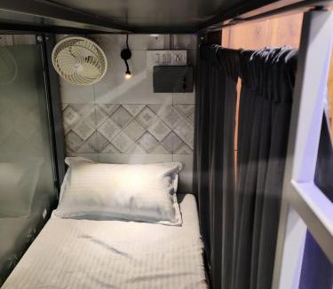 Goregaon West Hostel | Ekta Dormitory AC Premium