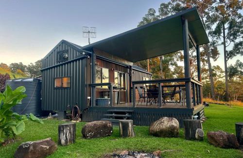 Clothiers Creek House | El Rancho Cabarita Beach - Highlander