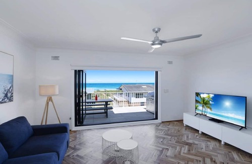 Avoca Beach Apartment | Elanora 3 - Beachfront Unit with Views!