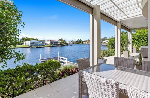 Noosaville House | Elegance On The River, Noosa Waters