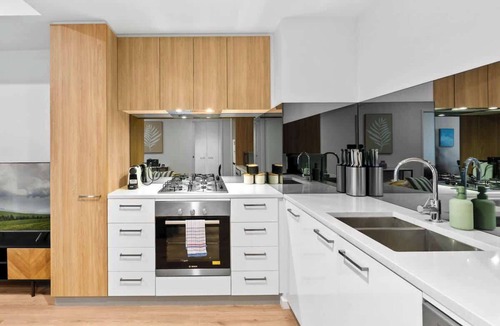 Adelaide Central Business District Apartment | Elegant 1BR CBD 18th WiFl Walkable Parking