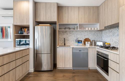 Caulfield North Apartment | Elegant 2-Bedroom, 2-Bathroom Apartment at Caulfield Park with Balcony & Parking