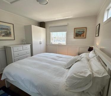 Huon Valley Boat Rental | Elegant and scenic floating boat house
