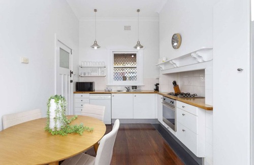 West Perth Apartment | Elegant Art Semi Detached 2-Bed Home