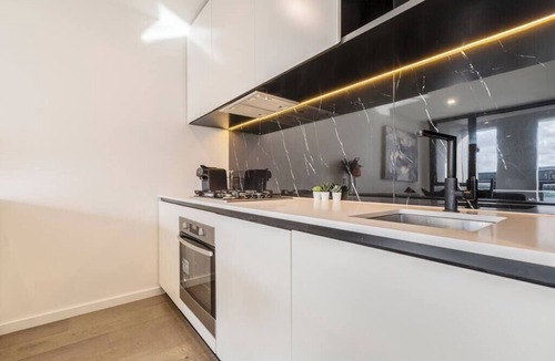 Richmond Apartment | Elegant & Charming Apt in Vibrant Richmond