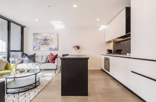 Richmond Apartment | Elegant & Charming Apt in Vibrant Richmond