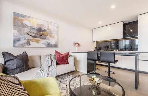 Richmond Apartment | Elegant & Charming Apt in Vibrant Richmond