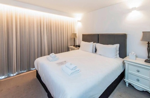 Perth Apartment | Elegant Studio with Fantastic Rooftop Views