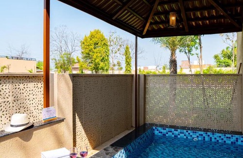 Jamool Khera Apartment | ELIVAAS, Tiger Cave Suite with Pvt and Shared Pool On Main Ranthambore Rd