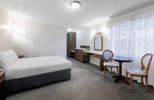 Blackburn North Cabin | Elizabethan Lodge