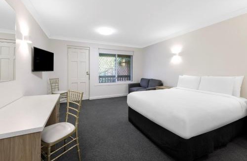 Blackburn North Cabin | Elizabethan Lodge