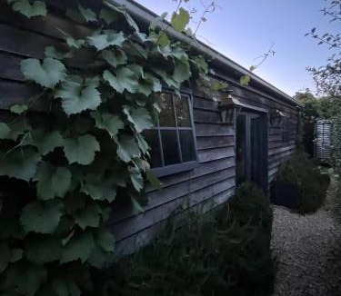 Oatlands Bed & Breakfast | Elm Cottage Barn