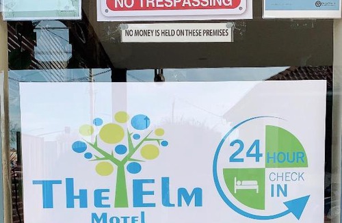 Golden Square Hotel | Elm Motel