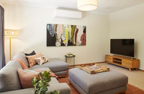 Bright Apartment | Elms on Delany