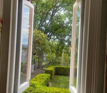 East Launceston Apartment | Elsmere Heritage Gardens & Accom