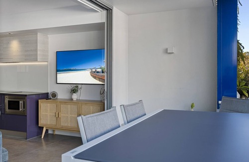 Alexandra Headland Apartment | Elysee Beachside 1 Bedroom Apartment