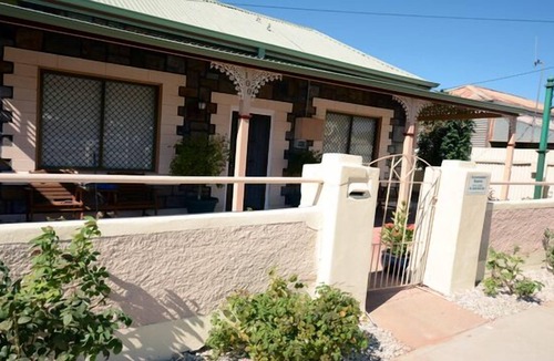 Broken Hill Cottage | Emaroo Oxide Cottage