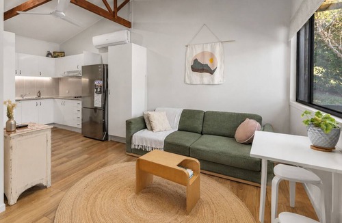Emerald Beach Cottage | Emerald Beach Pet-Friendly Eucalyptus Cottage