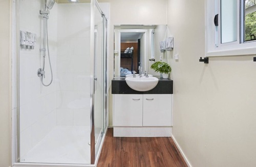 Emerald Apartment | Emerald Bony 1 escape