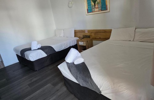 Emerald Hotel | Emerald Central Hotel