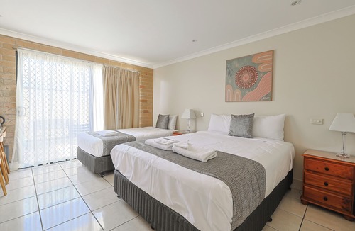 Emerald Hotel | Emerald Central Palms Motel