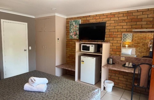 Emerald Hotel | Emerald Highlands Motel