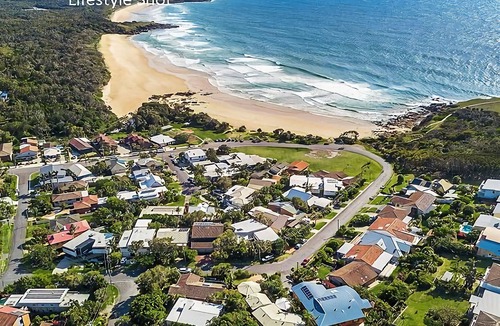 Emerald Beach Apartment | Emerald Hub 2 is a self-contained flat attached to the main house with access to a swimming pool