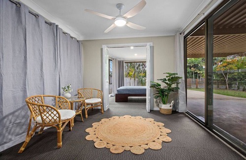 Emerald Beach Apartment | Emerald Hub unit 1