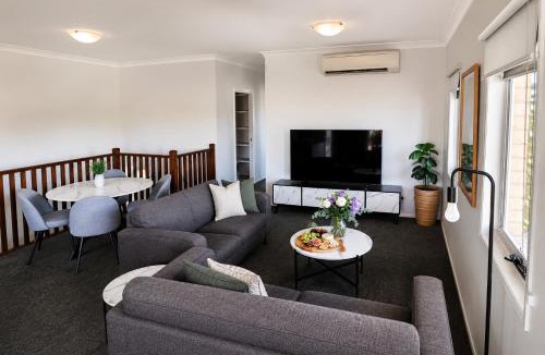 Emerald Apartment | Emerald Inn by Travellers