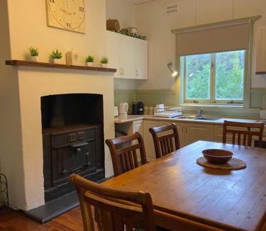 Nyamup Ski Chalet | Emu Cottage