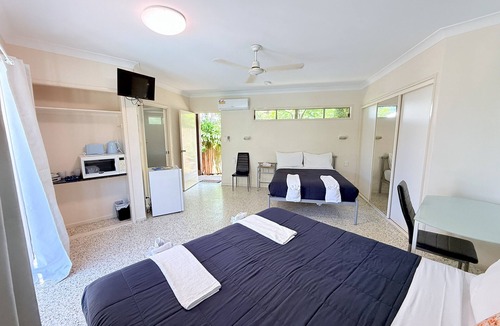 Emu Park Resort | Emu Park Beach Resort, Studio room for 4 guest.