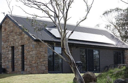 Jindabyne Cottage | Emu`s Rest at Touchdown Cottages