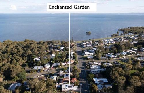 Godwin Beach House | Enchanted Garden, 3 bedrooms