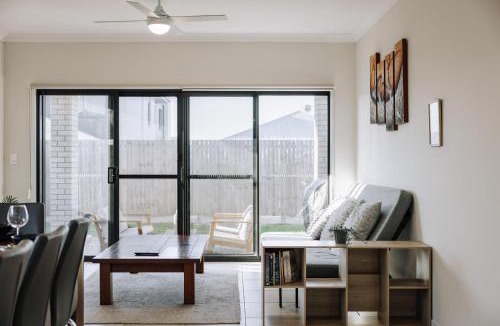 Griffin House | Enchanting Griffin Retreat Memorable Stay Awaits