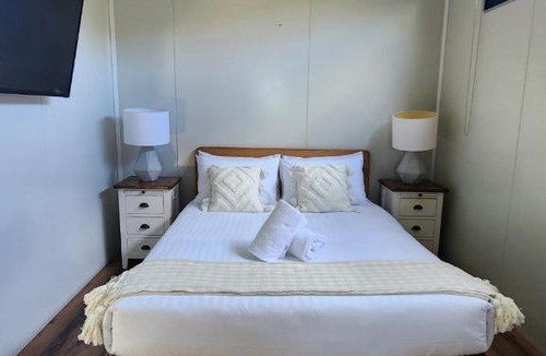 Dickson Apartment | Enchanting Tiny Home in Vibrant - Hosted by Canstay